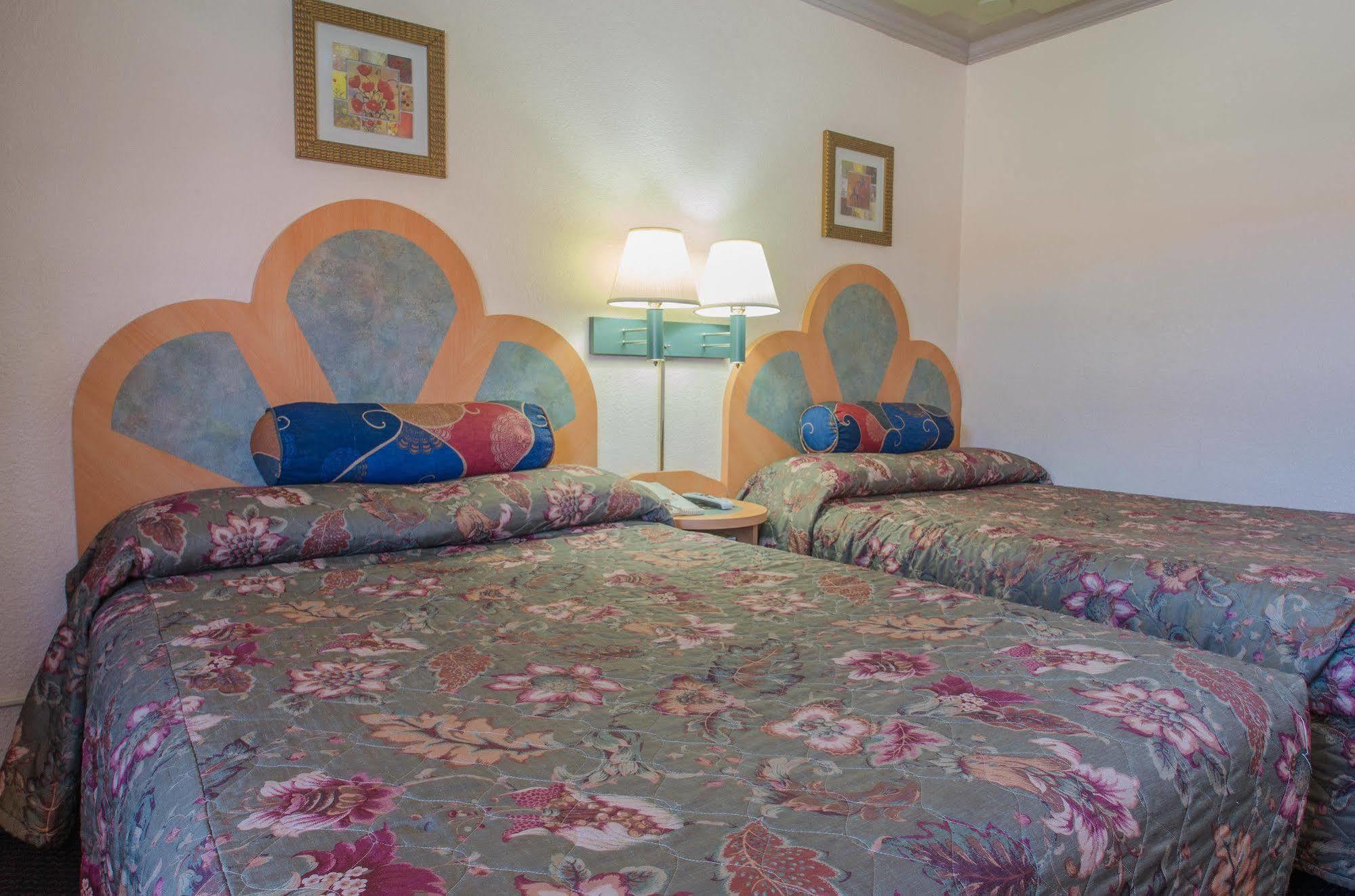 Motel Economy Banos